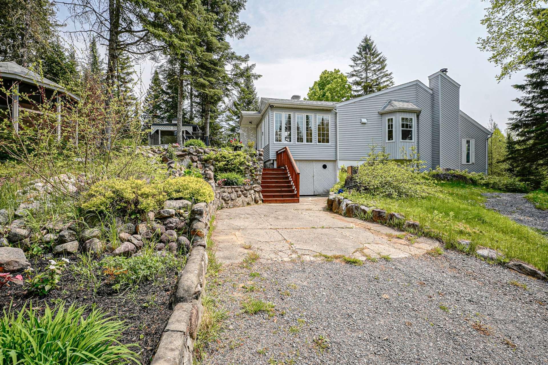 









628


Ch. Réjean

,
Sainte-Agathe-des-Monts,




QC
J8C0N6

