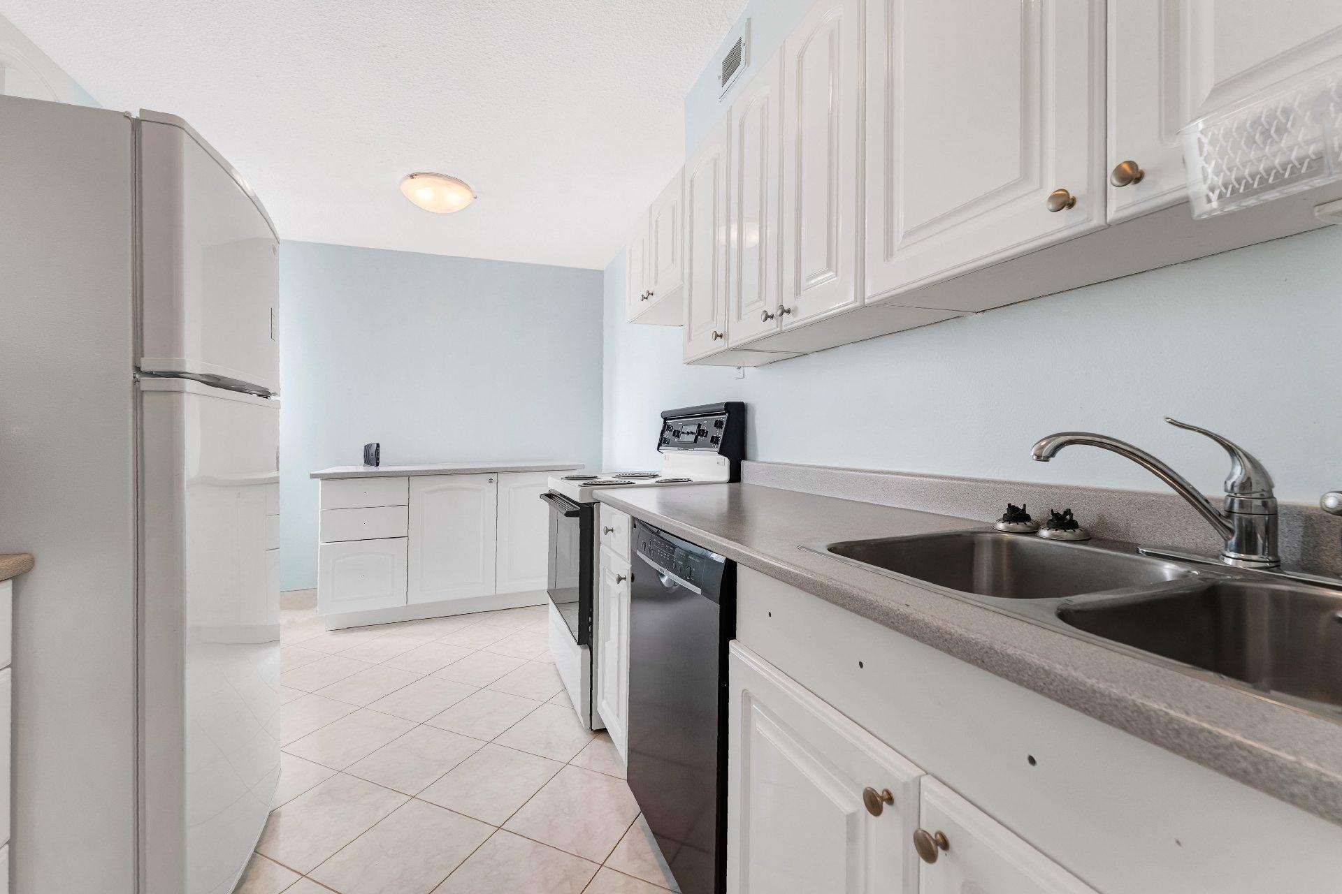 









285


Rue Laurier

, 1408,
Gatineau (Hull),




QC
J8X3W9

