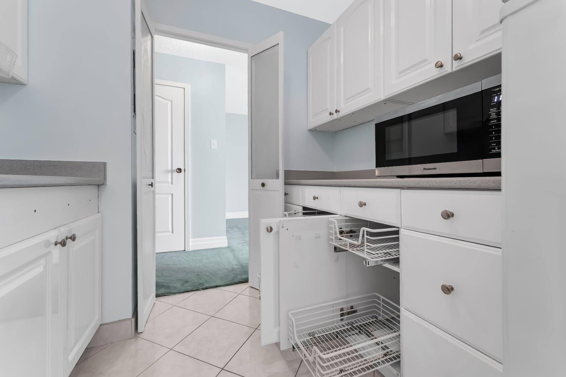 









285


Rue Laurier

, 1408,
Gatineau (Hull),




QC
J8X3W9


