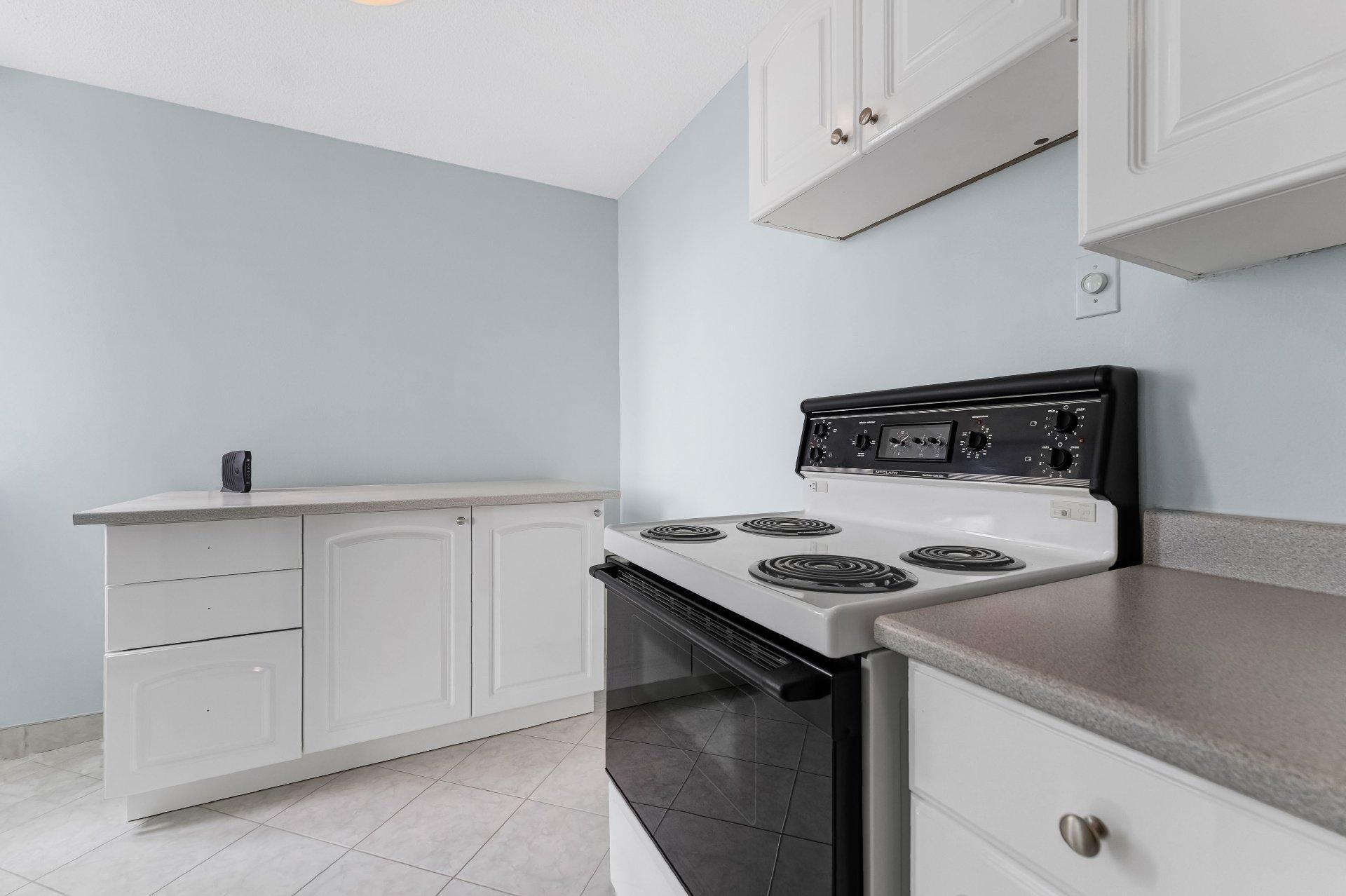 









285


Rue Laurier

, 1408,
Gatineau (Hull),




QC
J8X3W9

