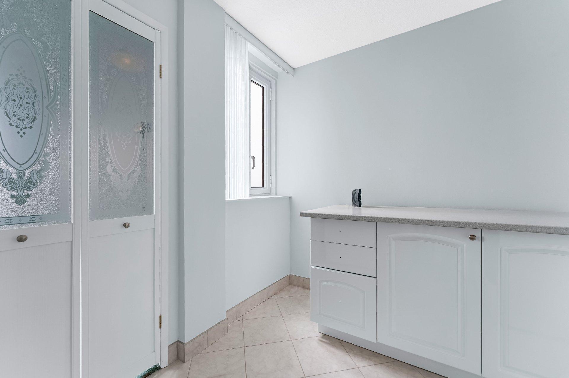 









285


Rue Laurier

, 1408,
Gatineau (Hull),




QC
J8X3W9

