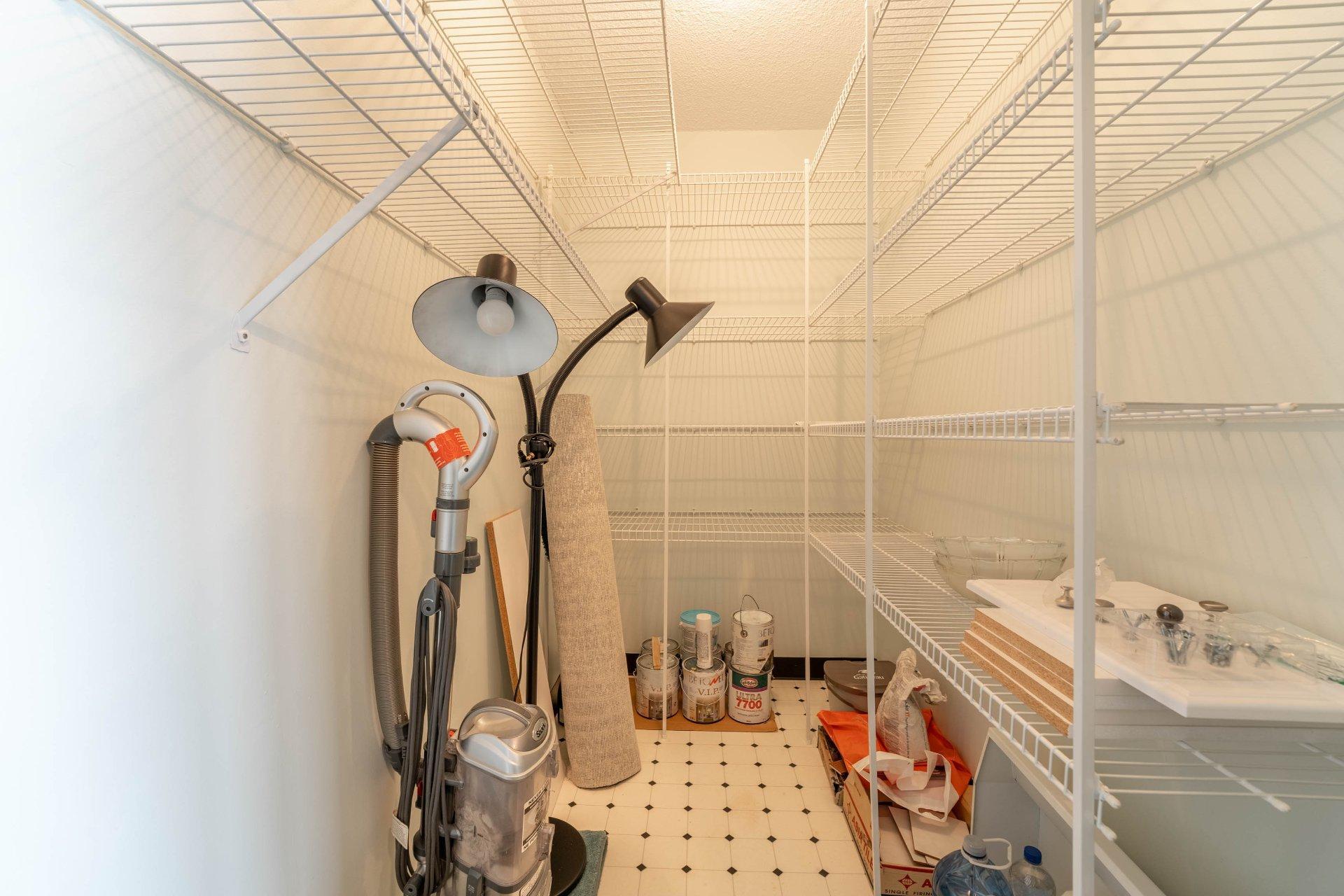 









285


Rue Laurier

, 1408,
Gatineau (Hull),




QC
J8X3W9

