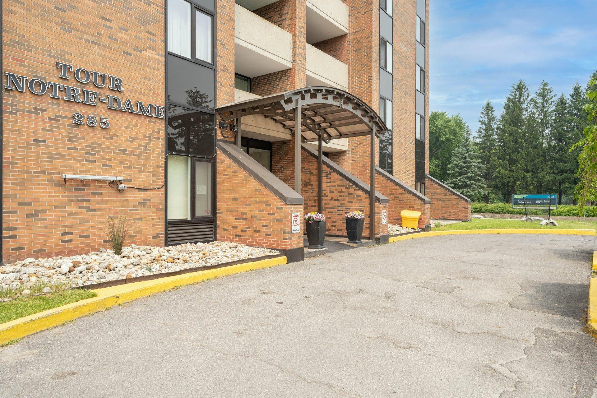 









285


Rue Laurier

, 1408,
Gatineau (Hull),




QC
J8X3W9

