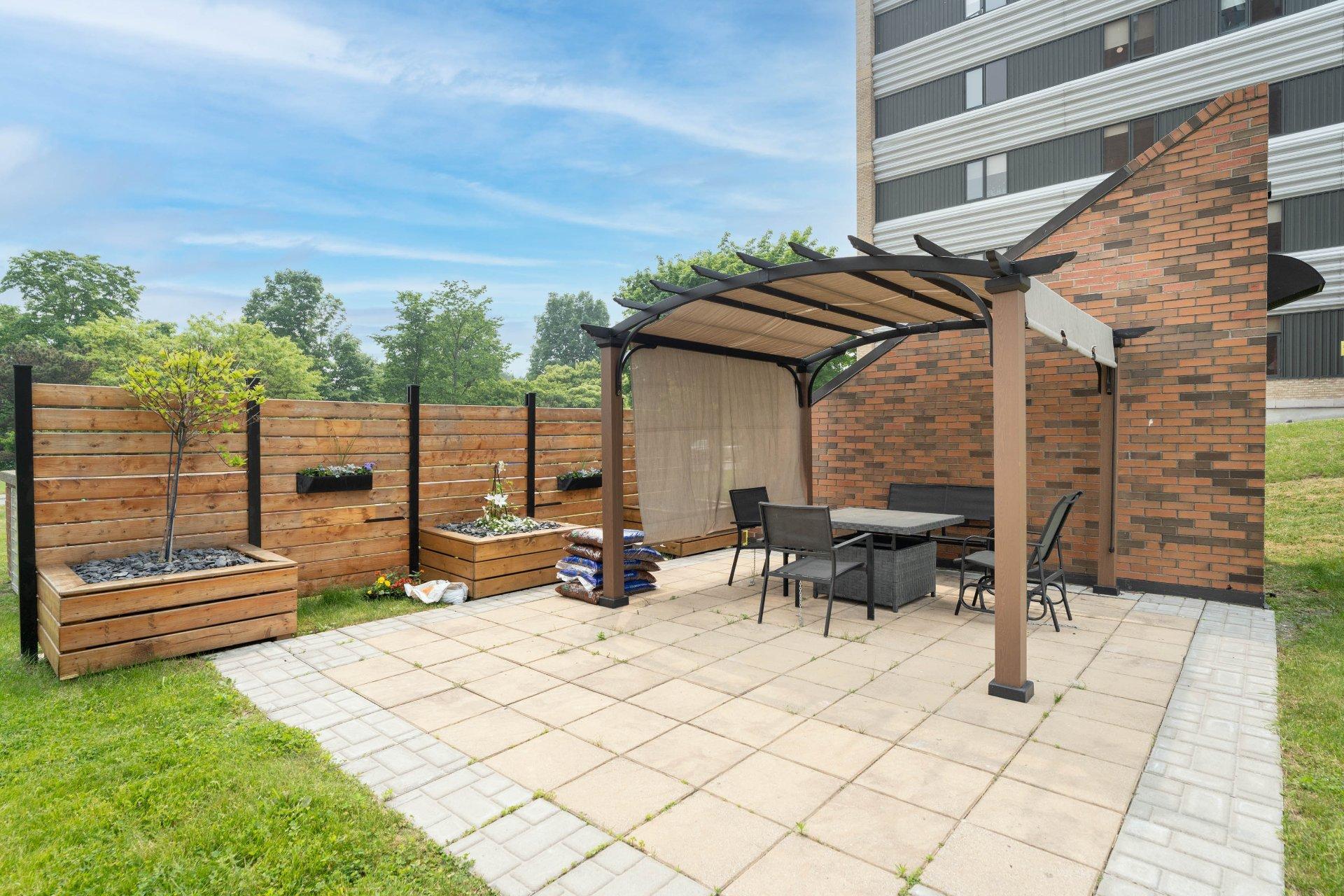 









285


Rue Laurier

, 1408,
Gatineau (Hull),




QC
J8X3W9

