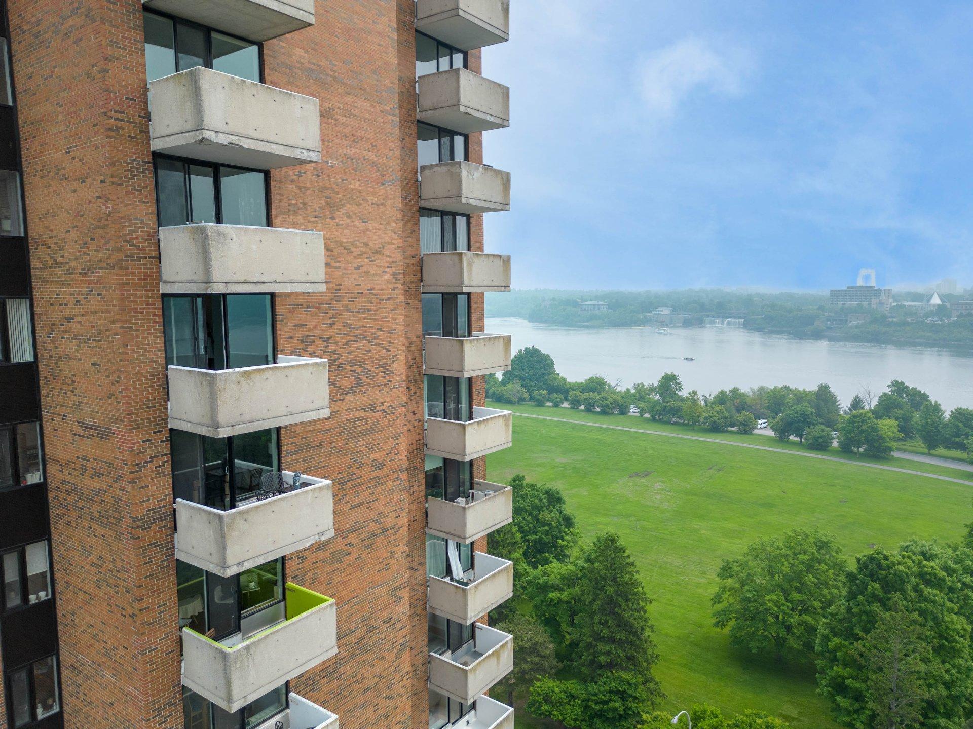 









285


Rue Laurier

, 1408,
Gatineau (Hull),




QC
J8X3W9

