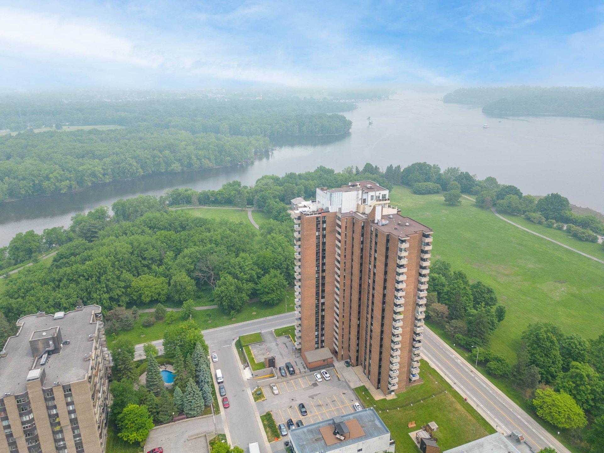 









285


Rue Laurier

, 1408,
Gatineau (Hull),




QC
J8X3W9

