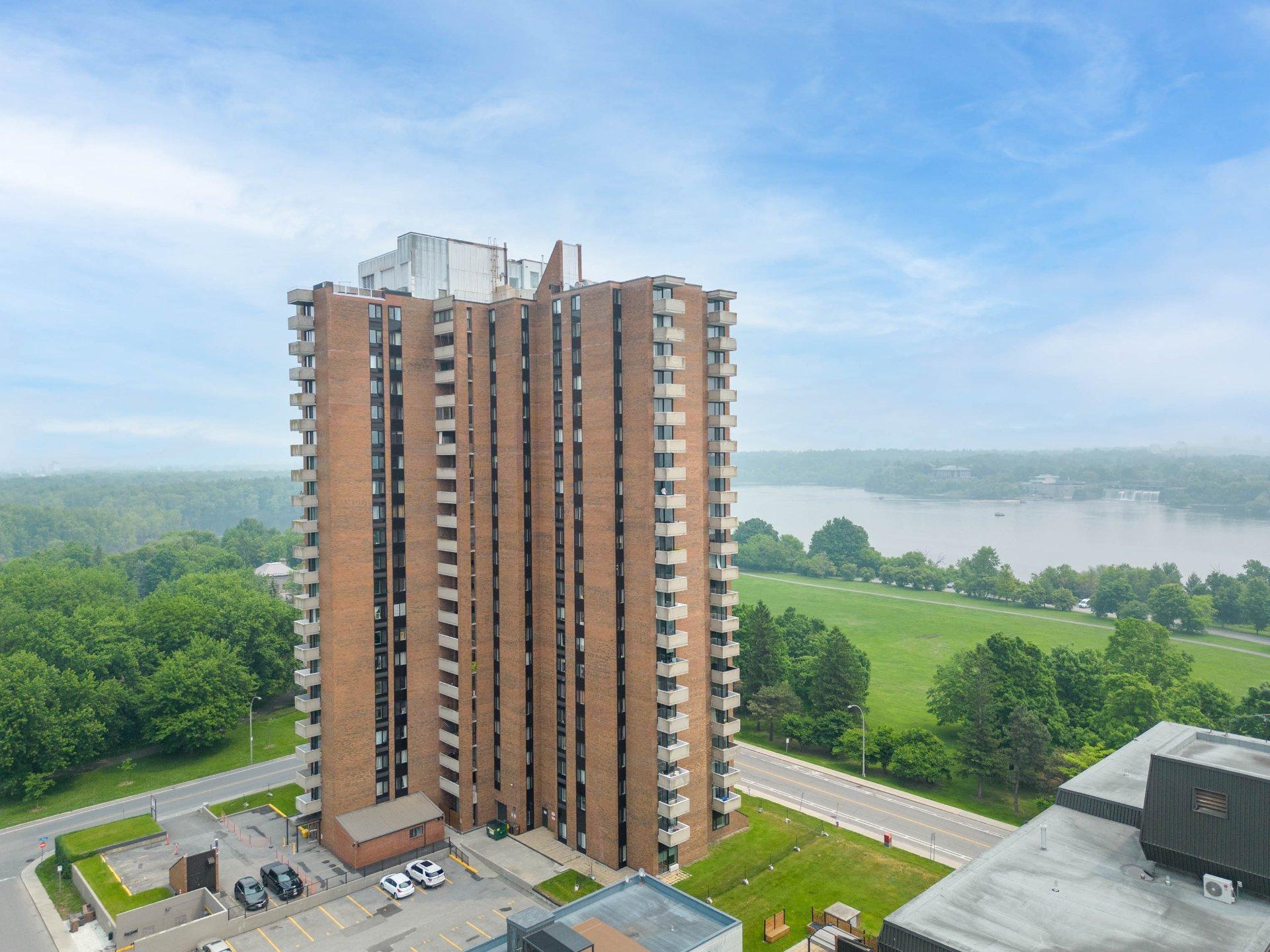 









285


Rue Laurier

, 1408,
Gatineau (Hull),




QC
J8X3W9

