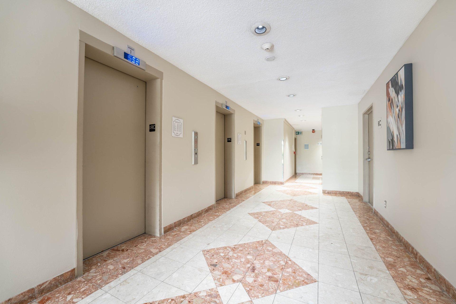 









285


Rue Laurier

, 1408,
Gatineau (Hull),




QC
J8X3W9

