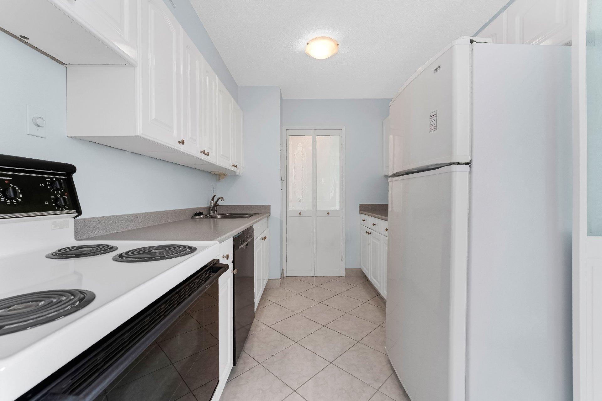 









285


Rue Laurier

, 1408,
Gatineau (Hull),




QC
J8X3W9


