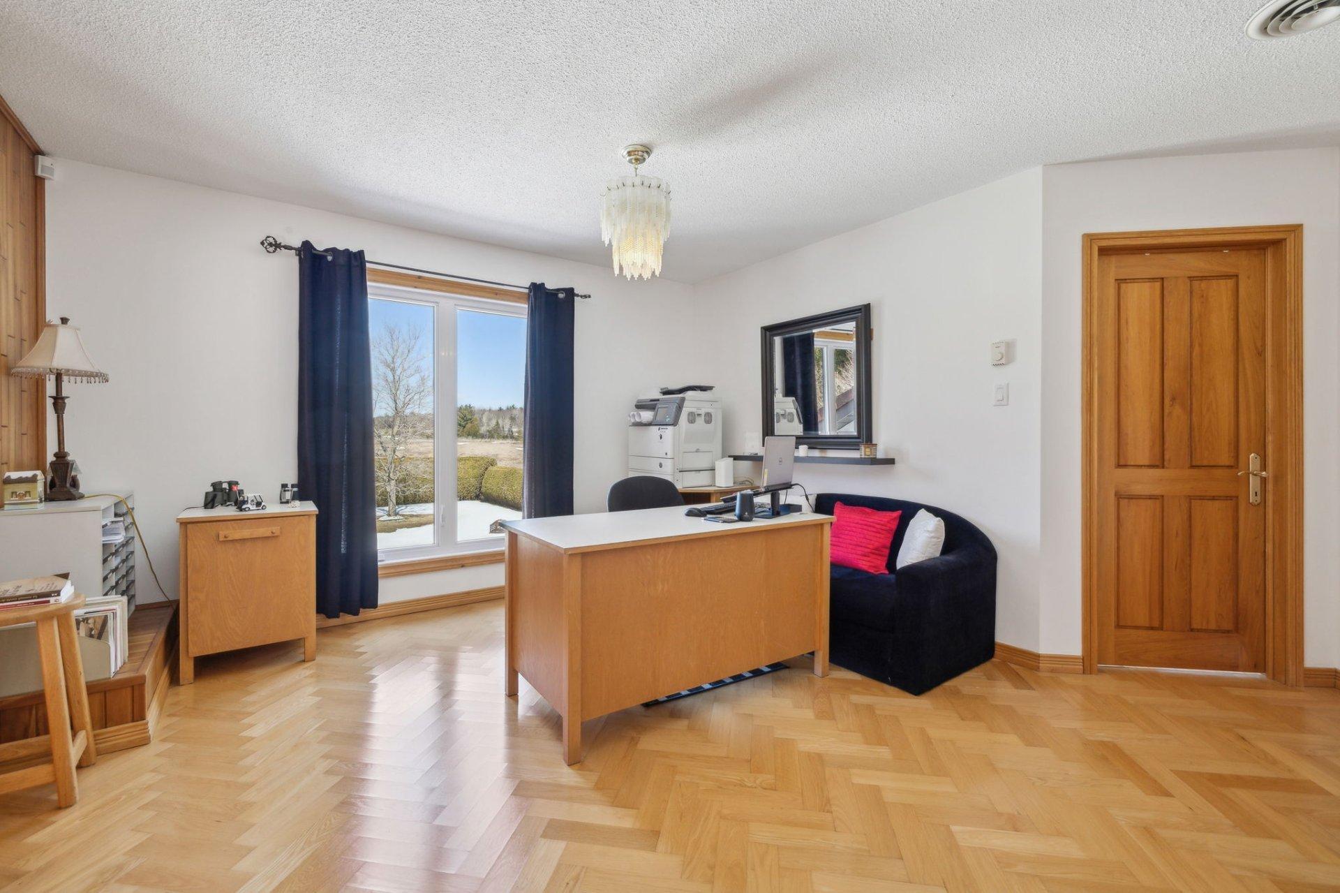 









240


Rue Bissonnette

,
Papineauville,




QC
J0V1R0

