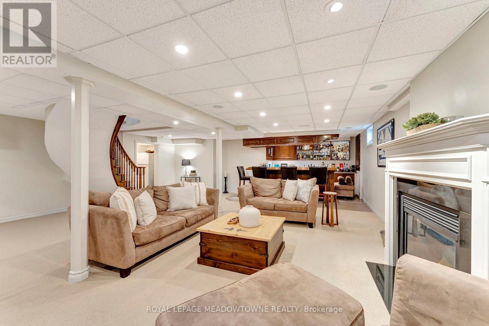












2008 PEAK PLACE

,
Oakville,




Ontario
L6H5T2

