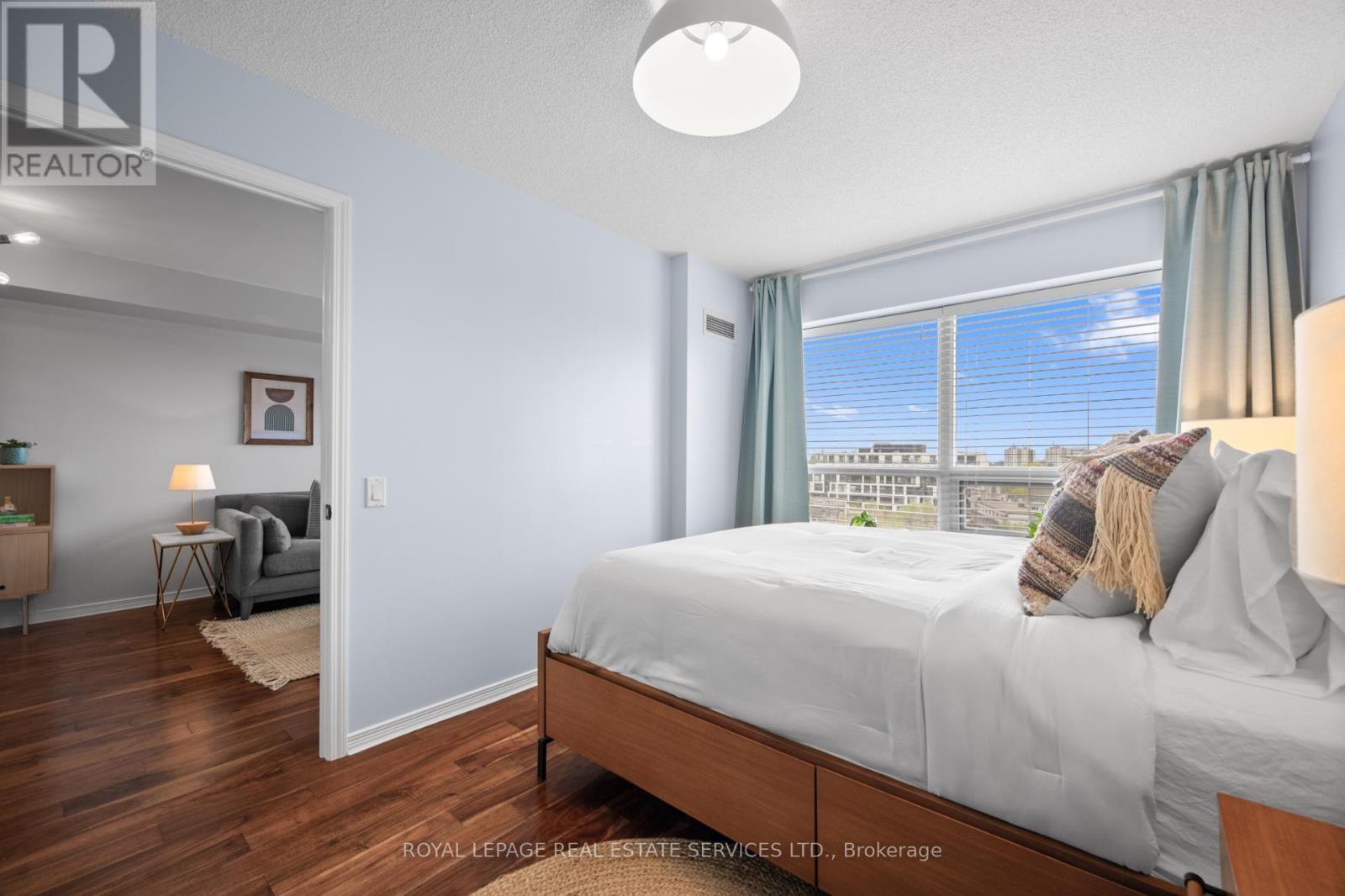












812 - 61 HEINTZMAN STREET

,
Toronto,




Ontario
M6P5A2

