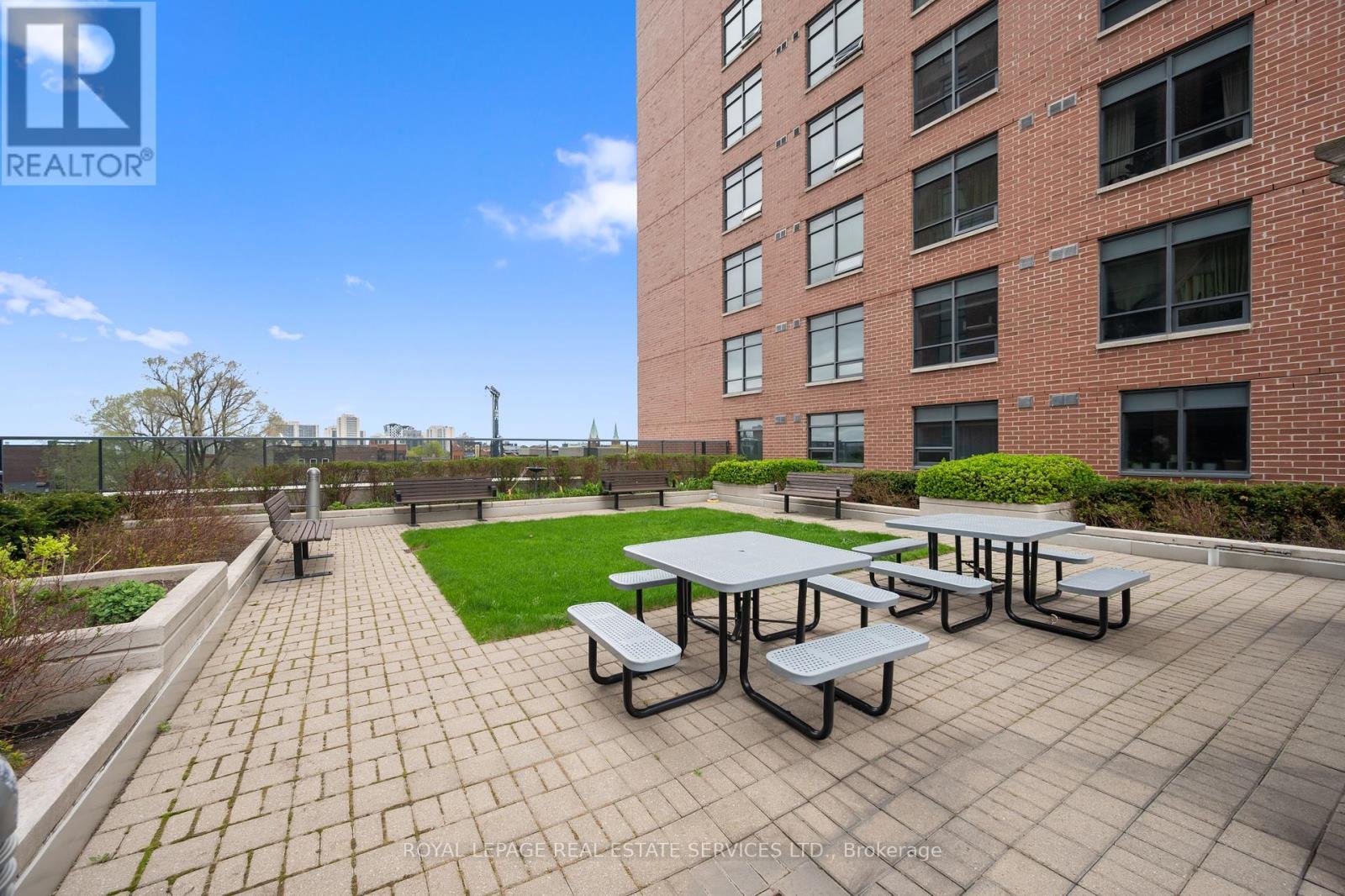 












812 - 61 HEINTZMAN STREET

,
Toronto,




Ontario
M6P5A2


