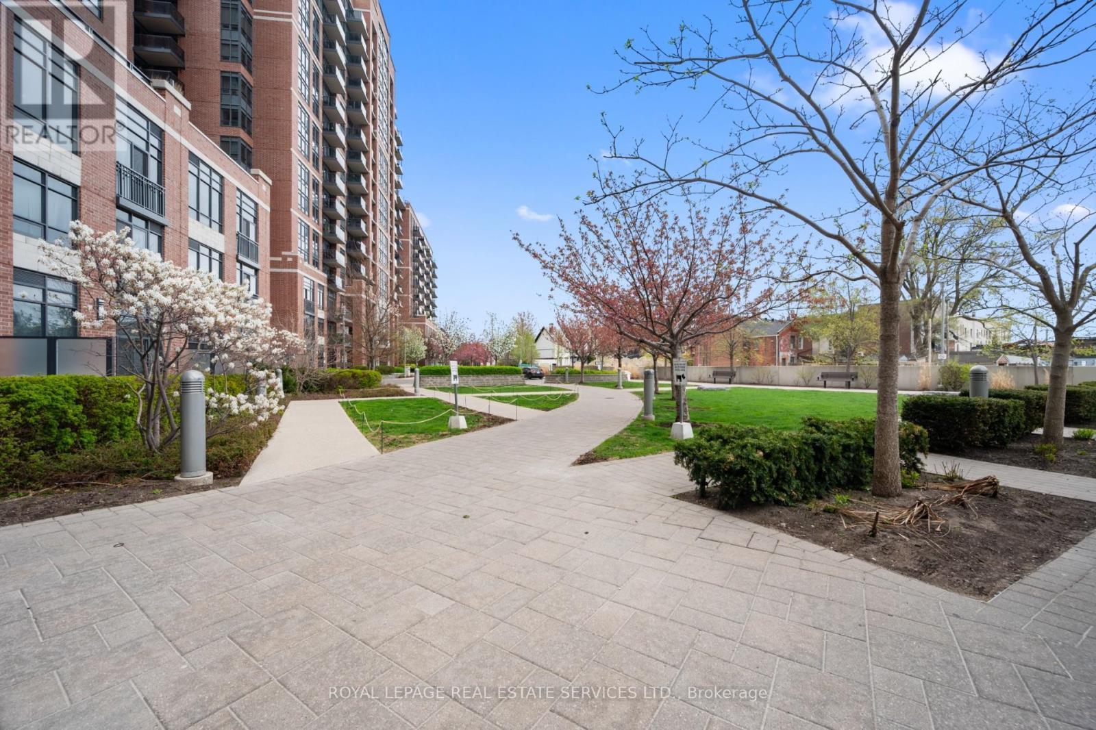 












812 - 61 HEINTZMAN STREET

,
Toronto,




Ontario
M6P5A2

