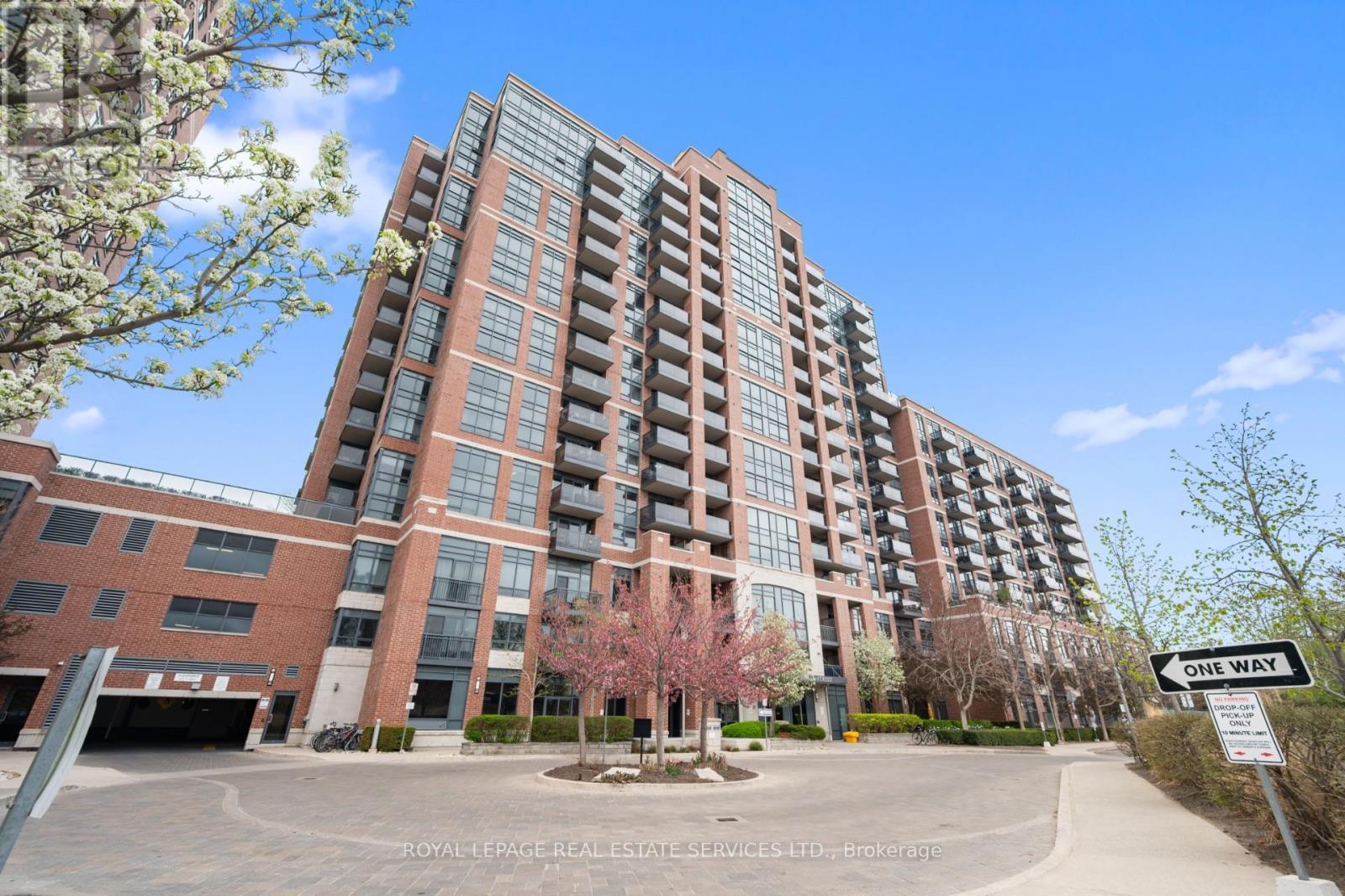












812 - 61 HEINTZMAN STREET

,
Toronto,




Ontario
M6P5A2

