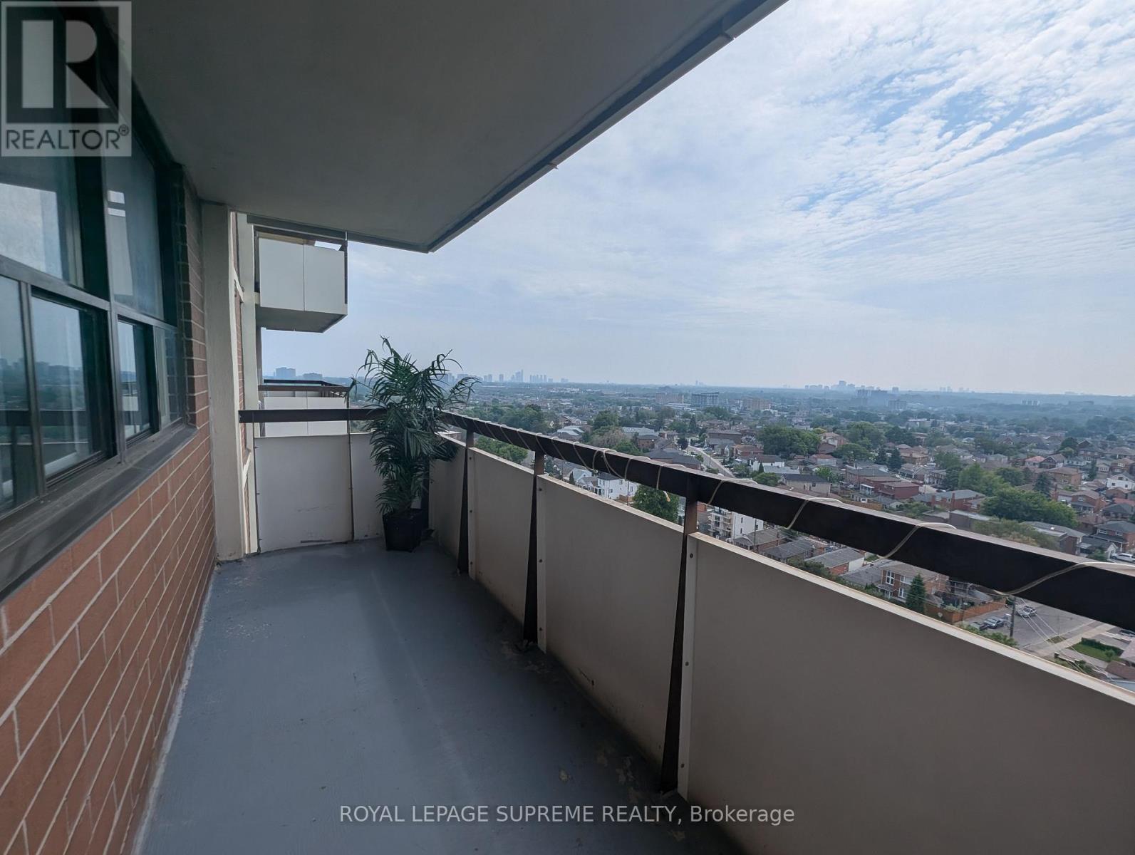 












1514 - 541 BLACKTHORN AVENUE

,
Toronto,




Ontario
M6M5A6

