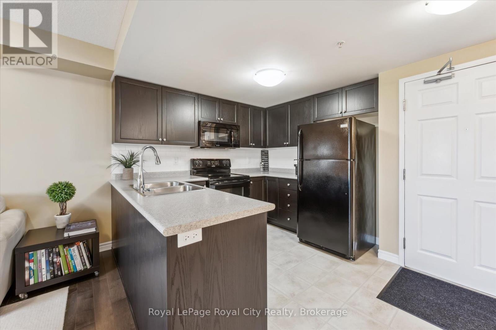 












409 - 67 KINGSBURY SQUARE

,
Guelph (Pineridge/Westminster Woods),




Ontario
N1L0L3

