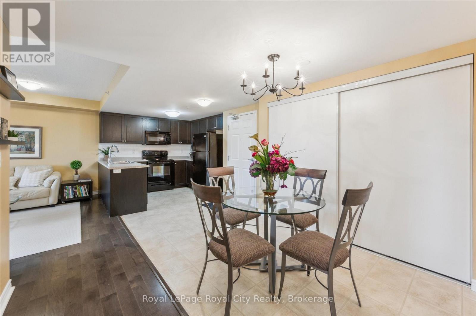 












409 - 67 KINGSBURY SQUARE

,
Guelph (Pineridge/Westminster Woods),




Ontario
N1L0L3

