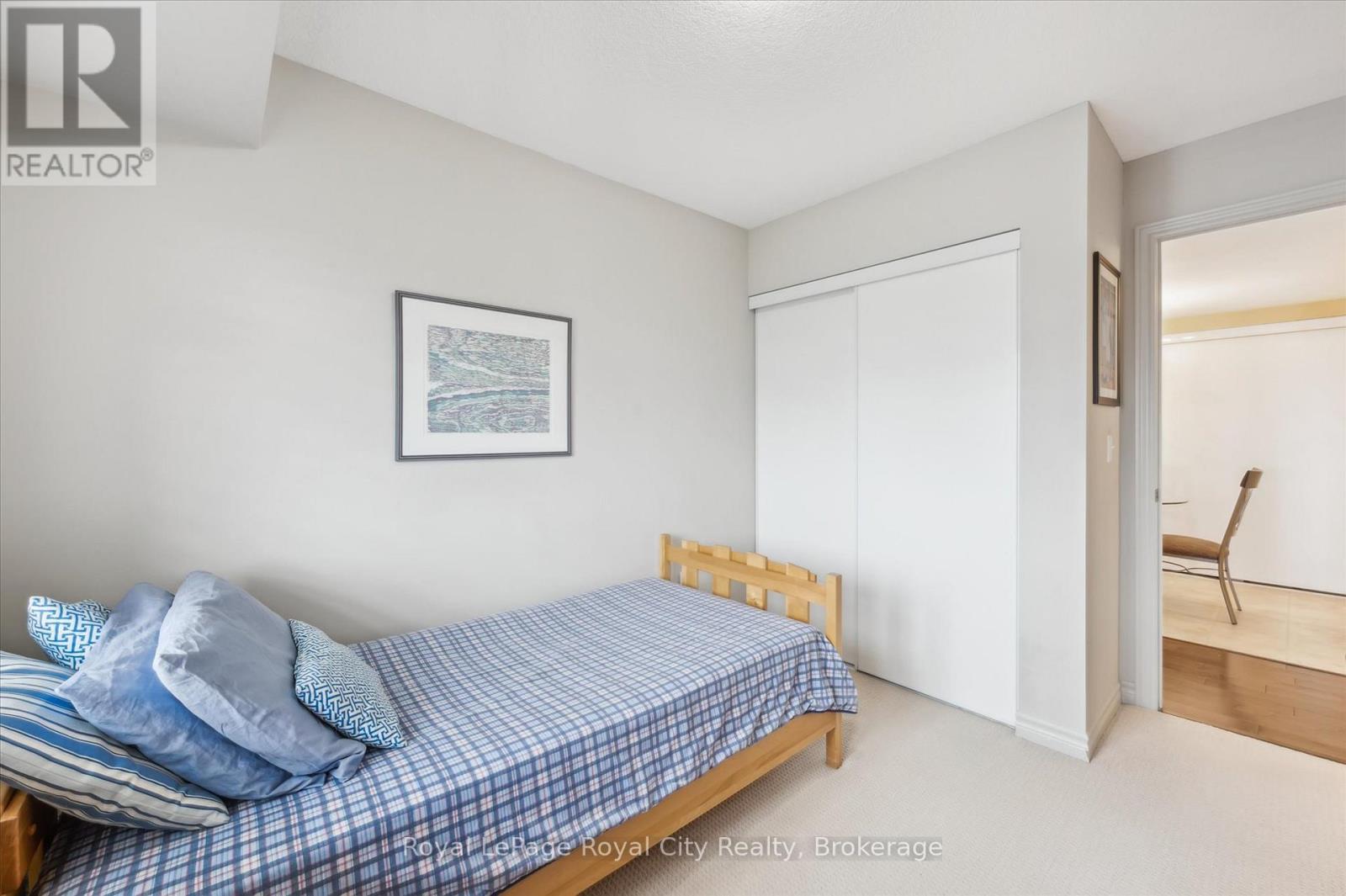 












409 - 67 KINGSBURY SQUARE

,
Guelph (Pineridge/Westminster Woods),




Ontario
N1L0L3

