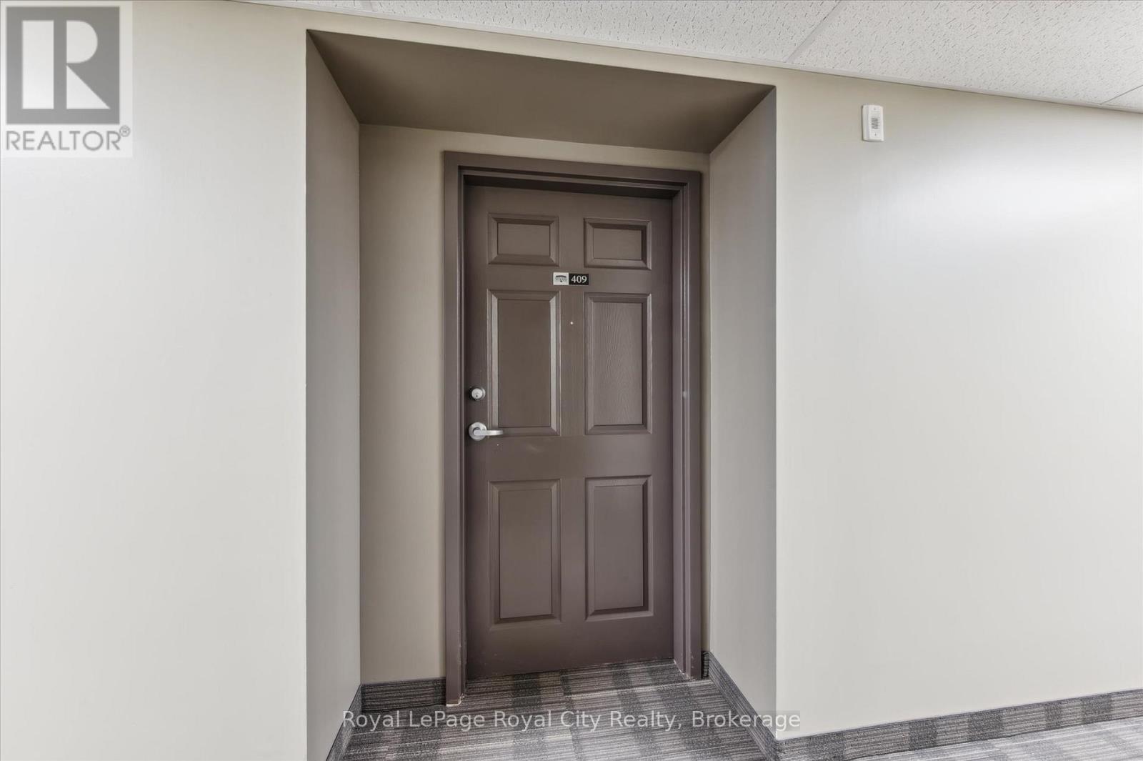 












409 - 67 KINGSBURY SQUARE

,
Guelph (Pineridge/Westminster Woods),




Ontario
N1L0L3

