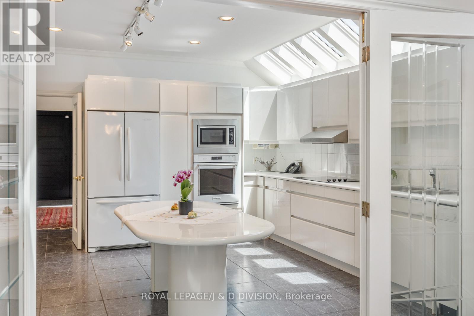 












31 GEORGE HENRY BOULEVARD

,
Toronto,




Ontario
M2J1E3

