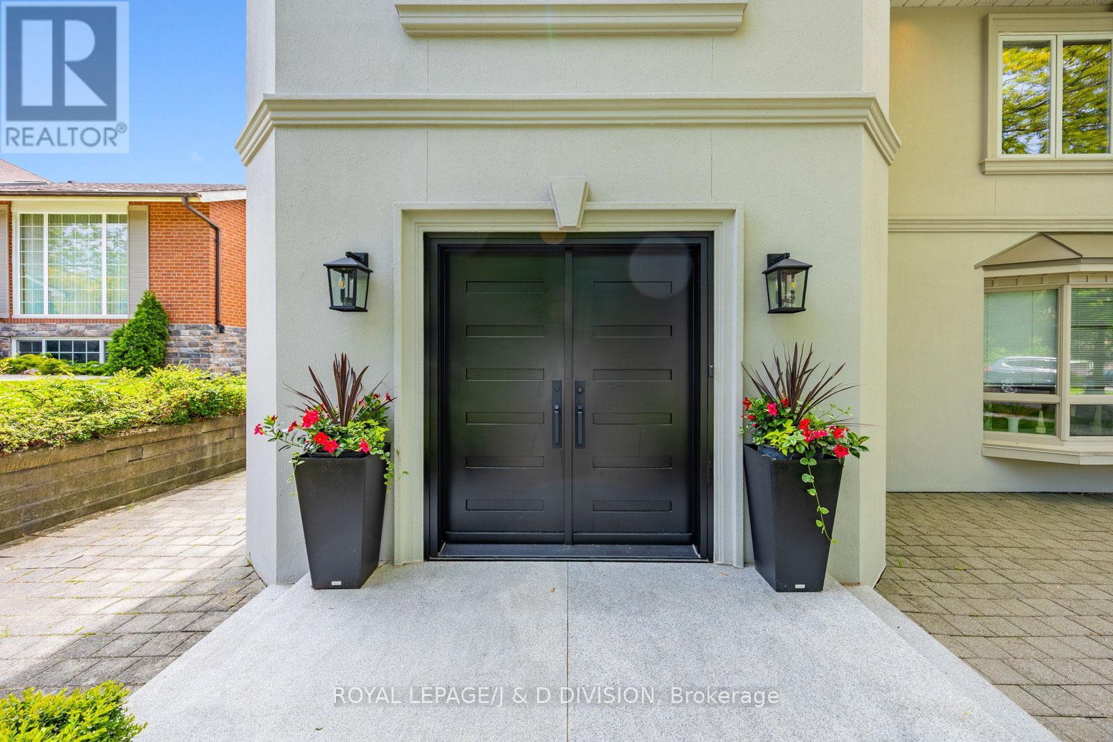 












31 GEORGE HENRY BOULEVARD

,
Toronto,




Ontario
M2J1E3

