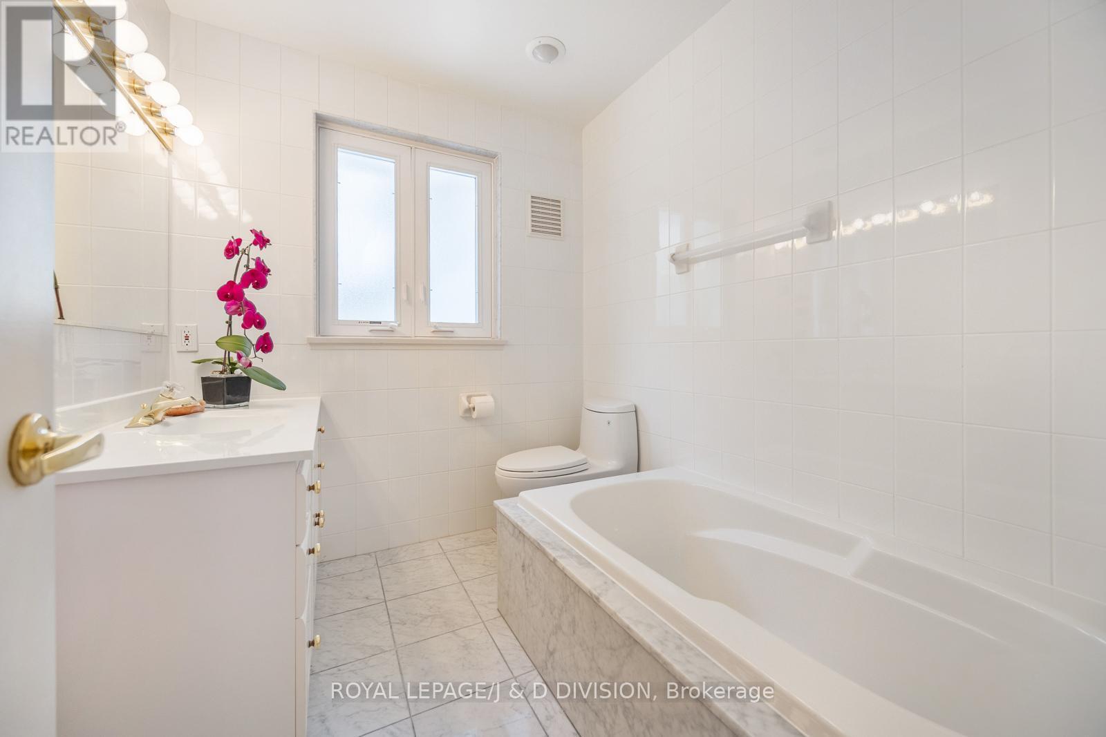 












31 GEORGE HENRY BOULEVARD

,
Toronto,




Ontario
M2J1E3

