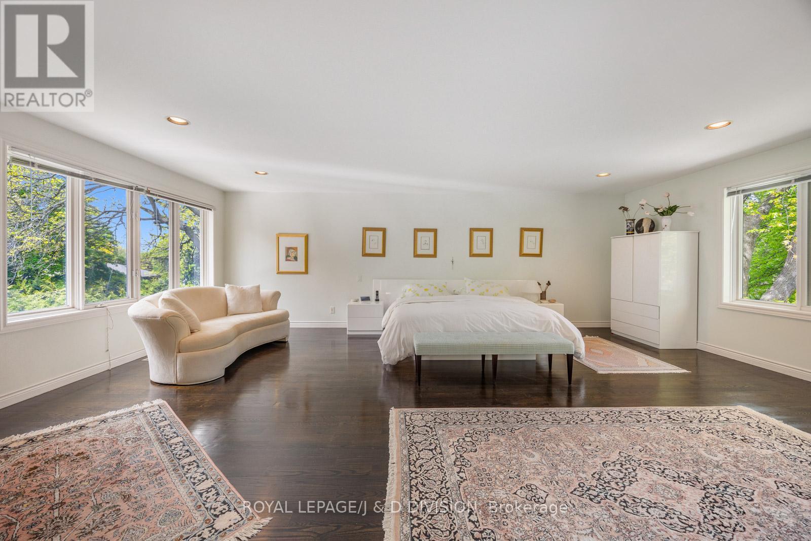 












31 GEORGE HENRY BOULEVARD

,
Toronto,




Ontario
M2J1E3

