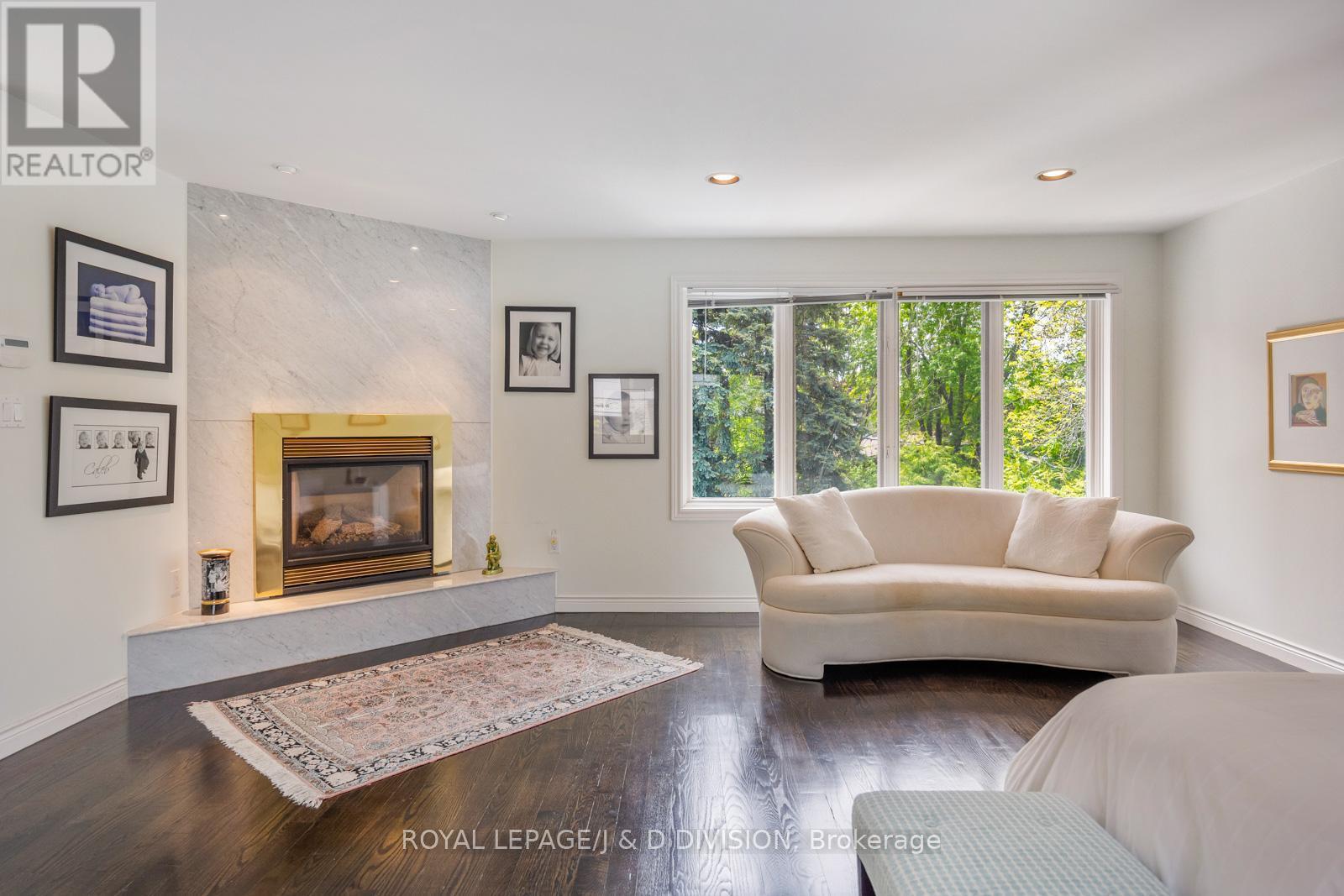 












31 GEORGE HENRY BOULEVARD

,
Toronto,




Ontario
M2J1E3

