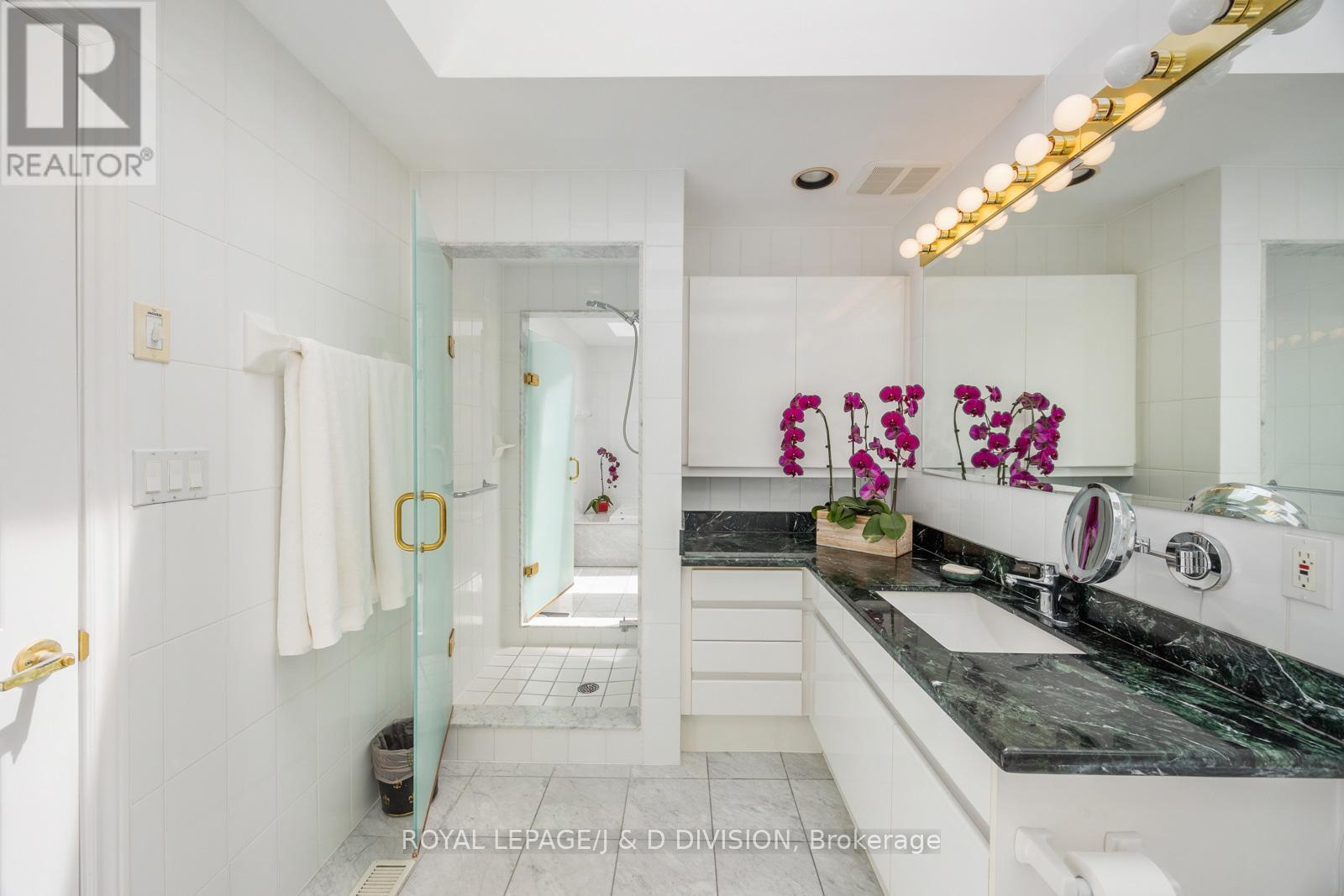 












31 GEORGE HENRY BOULEVARD

,
Toronto,




Ontario
M2J1E3

