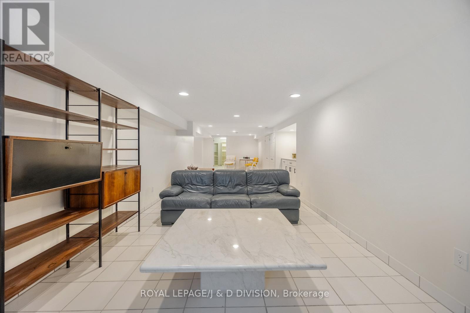 












31 GEORGE HENRY BOULEVARD

,
Toronto,




Ontario
M2J1E3

