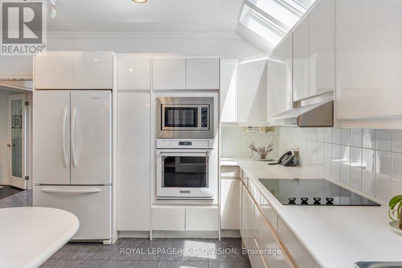












31 GEORGE HENRY BOULEVARD

,
Toronto,




Ontario
M2J1E3


