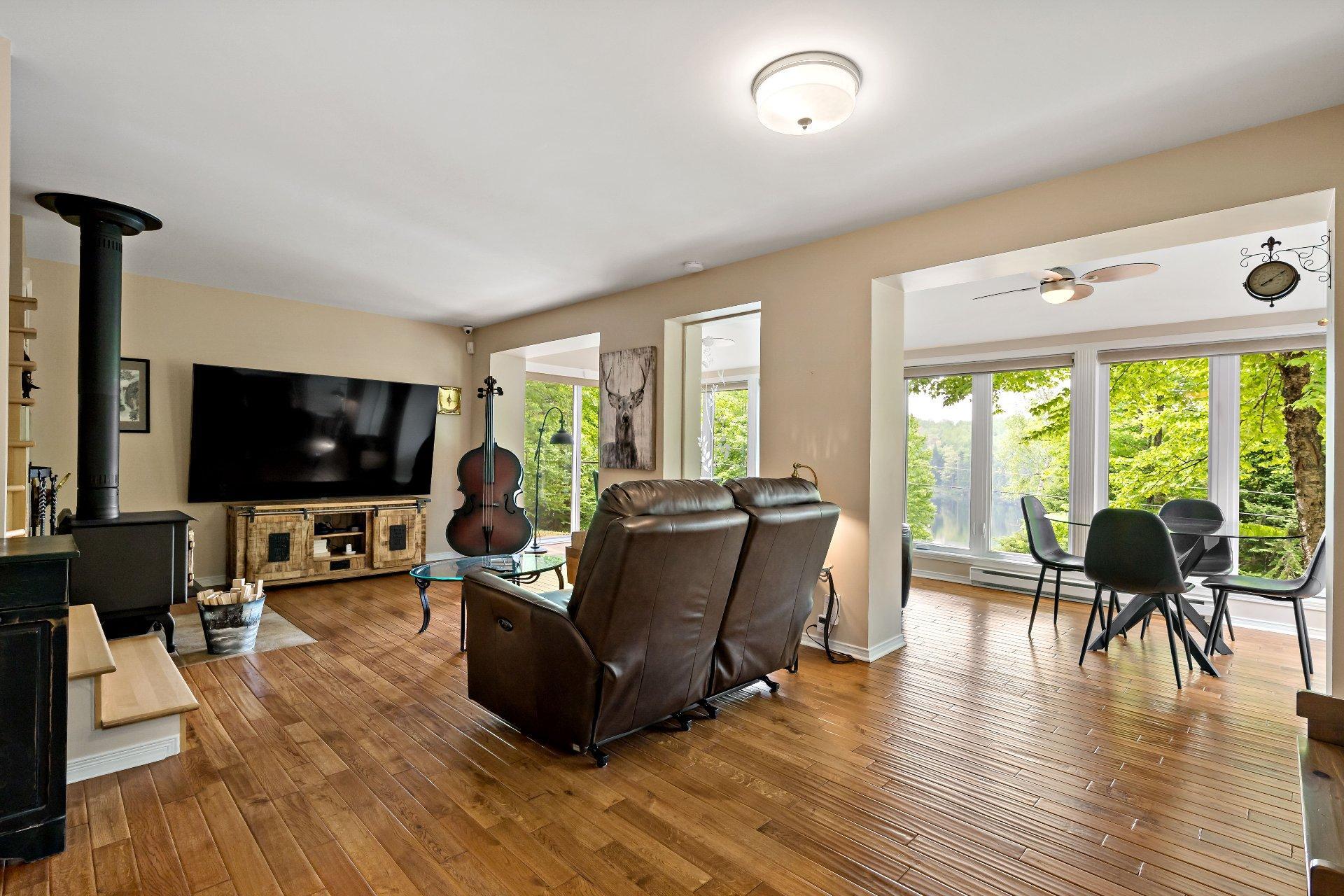 









53


Ch. du Lac-Mitchell

,
La Macaza,




QC
J0T1R0


