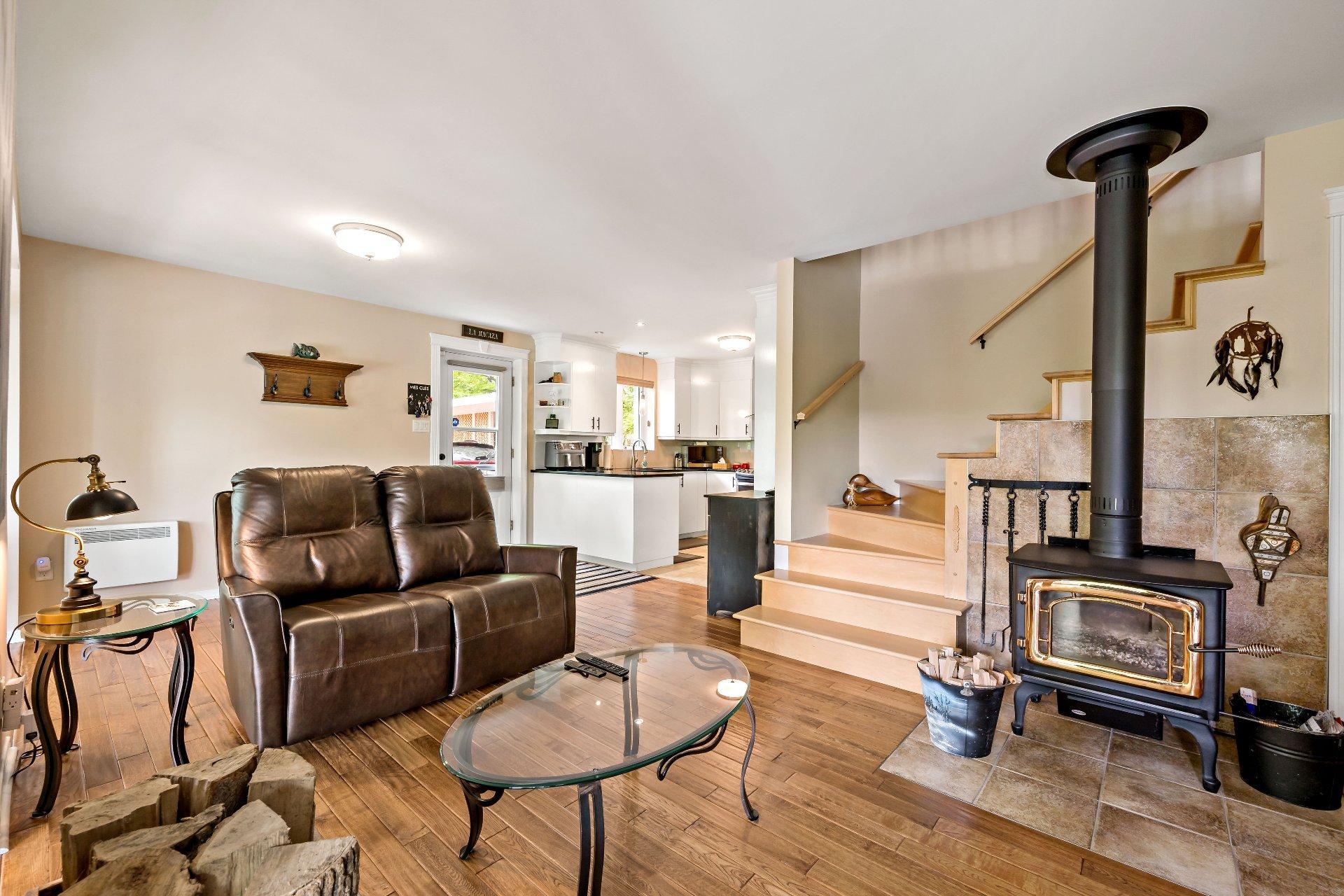 









53


Ch. du Lac-Mitchell

,
La Macaza,




QC
J0T1R0

