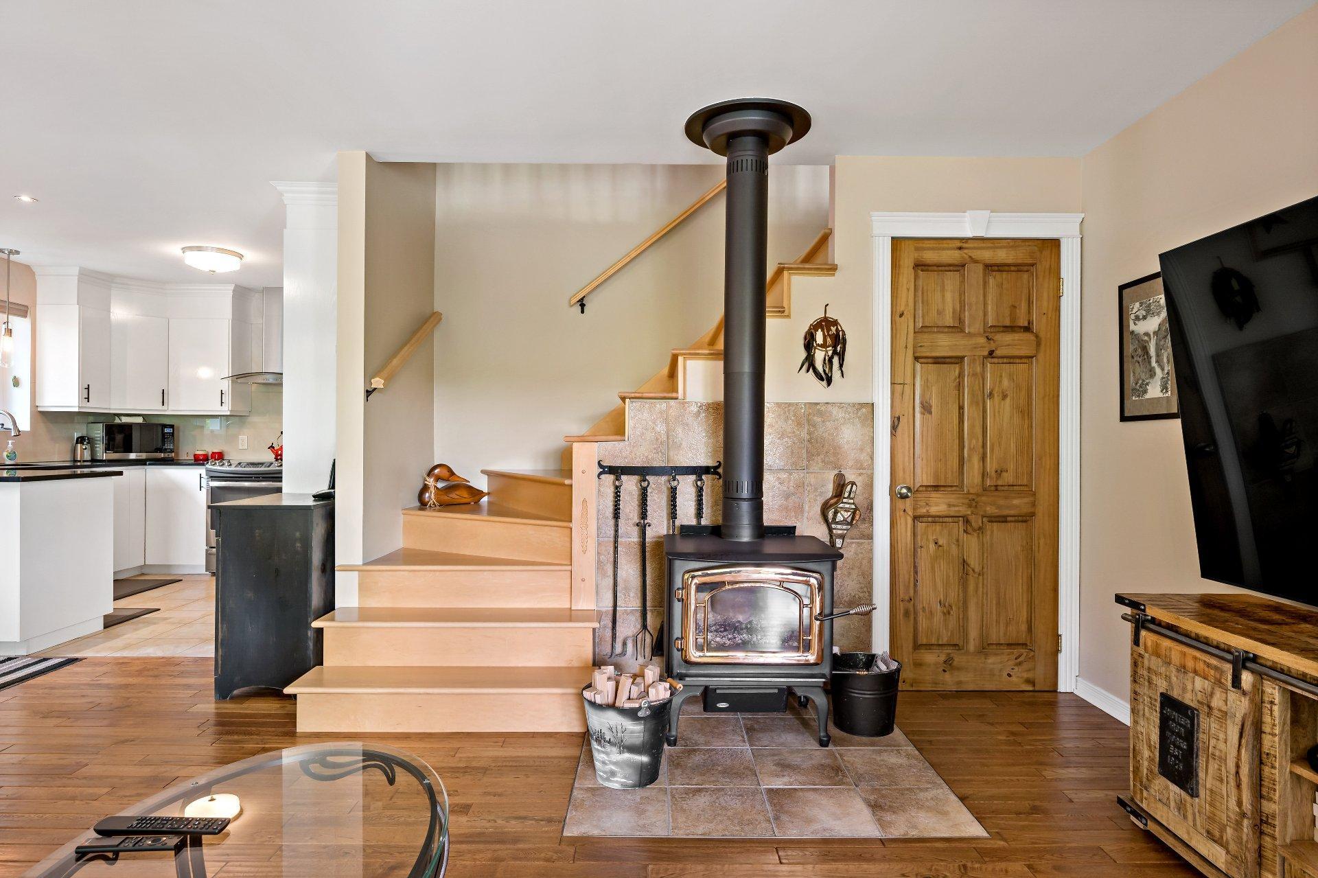 









53


Ch. du Lac-Mitchell

,
La Macaza,




QC
J0T1R0

