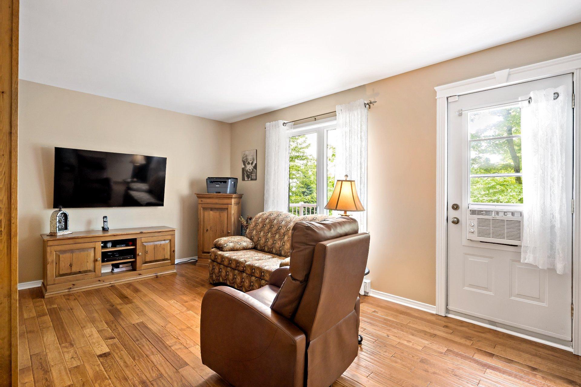 









53


Ch. du Lac-Mitchell

,
La Macaza,




QC
J0T1R0

