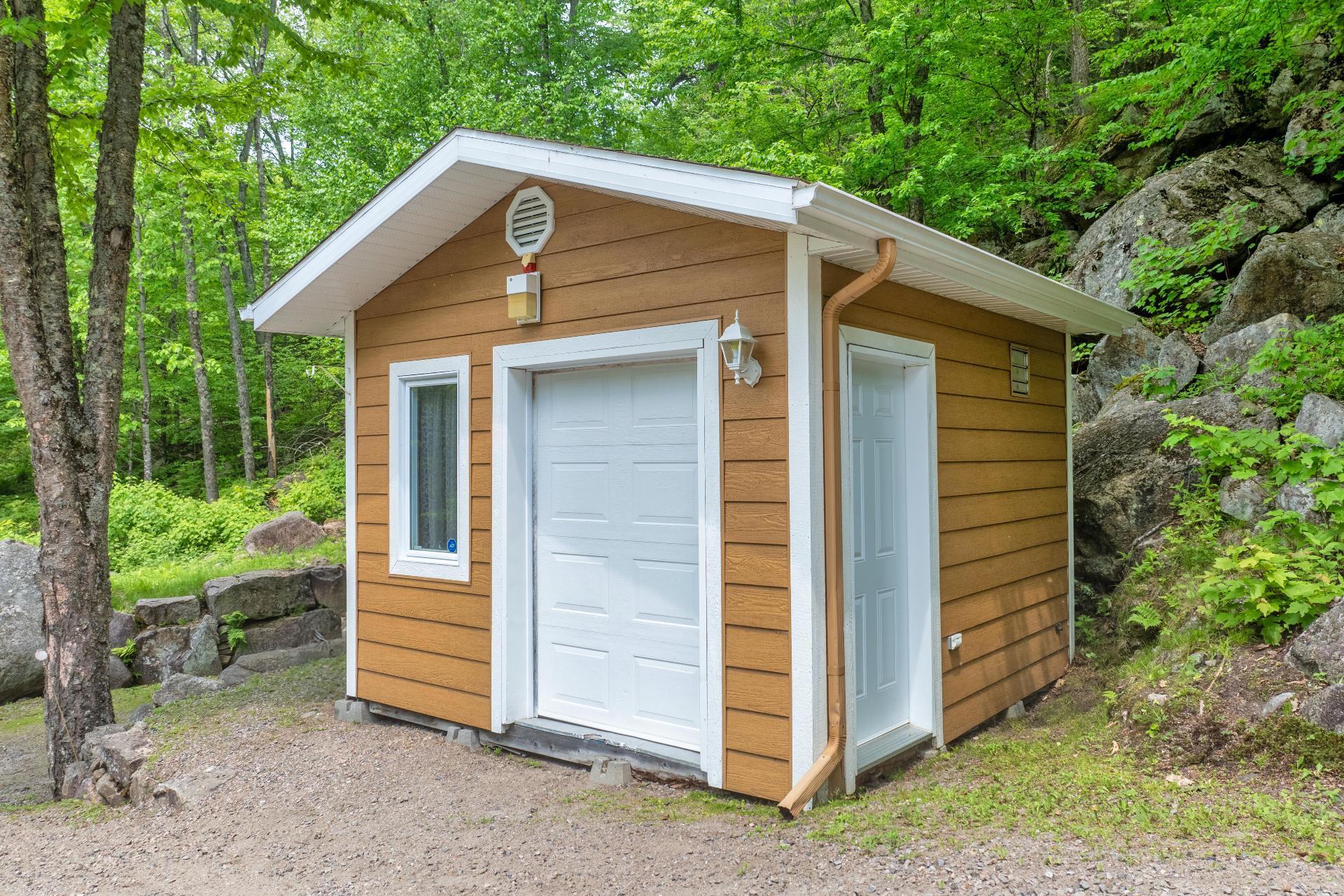 









53


Ch. du Lac-Mitchell

,
La Macaza,




QC
J0T1R0

