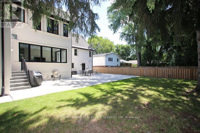 












375 ARDEN CRESCENT

,
Burlington,




Ontario
L7L2A7

