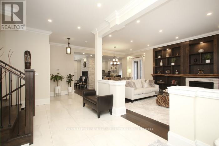 












375 ARDEN CRESCENT

,
Burlington,




Ontario
L7L2A7

