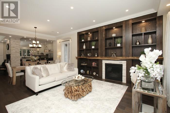 












375 ARDEN CRESCENT

,
Burlington,




Ontario
L7L2A7


