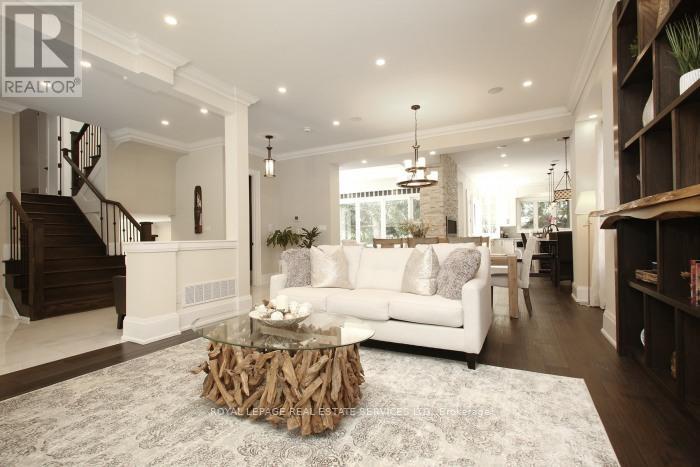 












375 ARDEN CRESCENT

,
Burlington,




Ontario
L7L2A7

