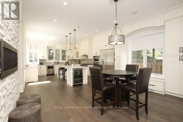 












375 ARDEN CRESCENT

,
Burlington,




Ontario
L7L2A7

