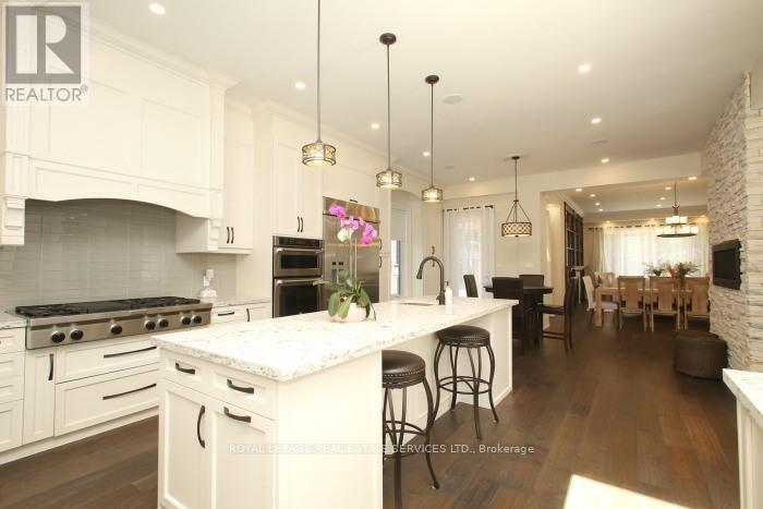 












375 ARDEN CRESCENT

,
Burlington,




Ontario
L7L2A7

