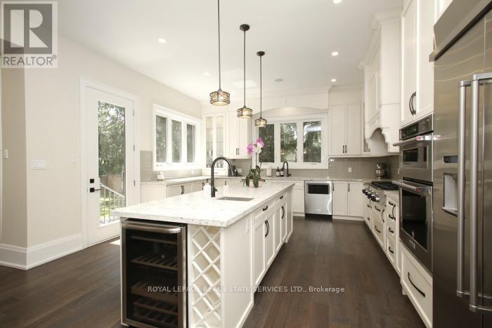 












375 ARDEN CRESCENT

,
Burlington,




Ontario
L7L2A7

