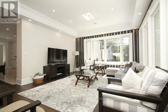 












375 ARDEN CRESCENT

,
Burlington,




Ontario
L7L2A7

