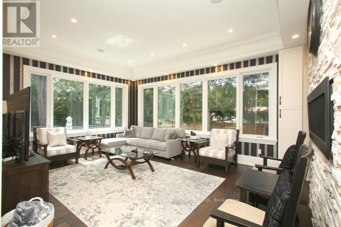 












375 ARDEN CRESCENT

,
Burlington,




Ontario
L7L2A7

