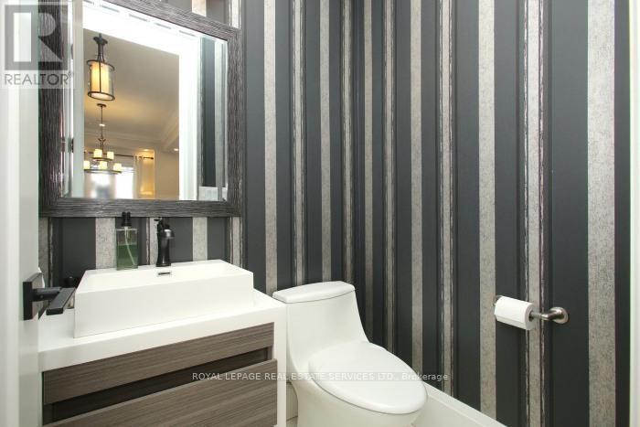 












375 ARDEN CRESCENT

,
Burlington,




Ontario
L7L2A7

