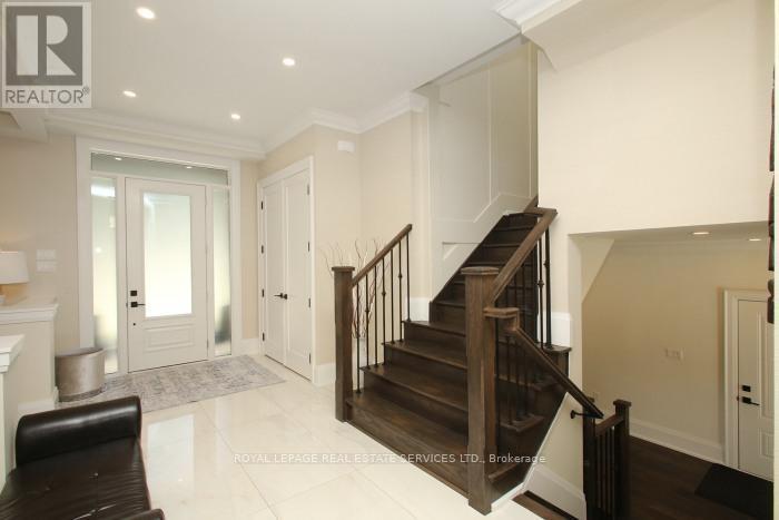 












375 ARDEN CRESCENT

,
Burlington,




Ontario
L7L2A7

