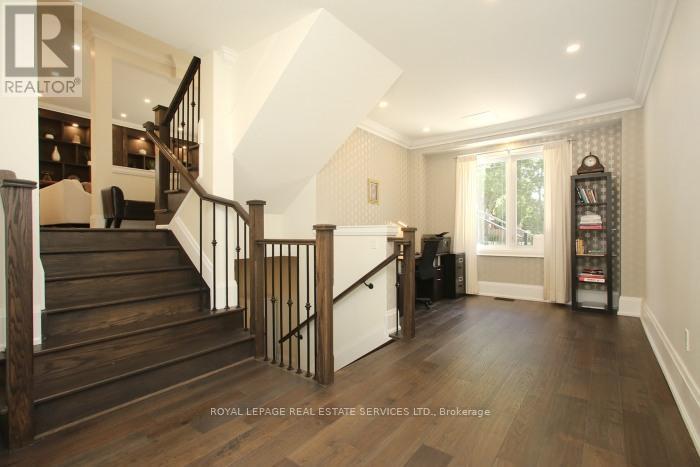 












375 ARDEN CRESCENT

,
Burlington,




Ontario
L7L2A7


