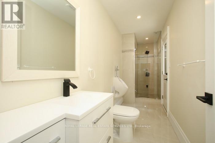 












375 ARDEN CRESCENT

,
Burlington,




Ontario
L7L2A7

